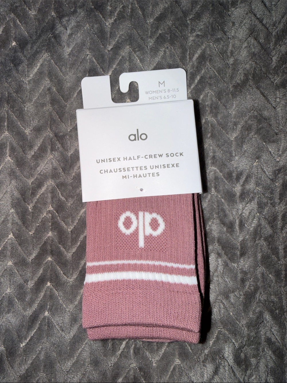 ALO Yoga Unisex Half-Crew Sock in Dusty Rose with White Striping